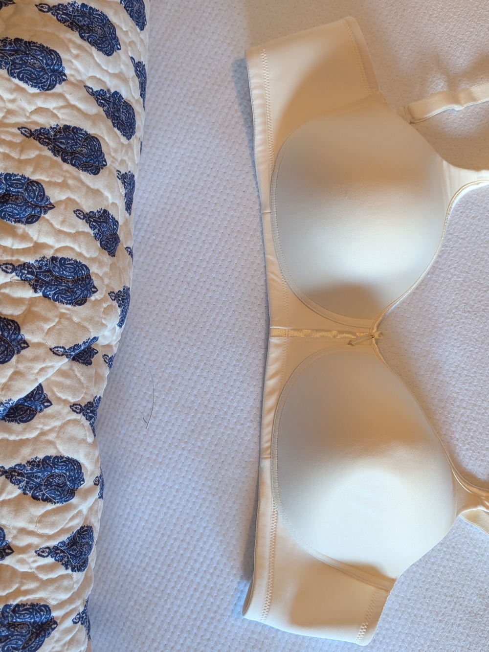 Vanity Fair Cream Smooth  Lightly Padded Bra